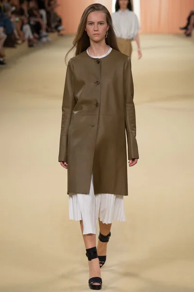 Look 12